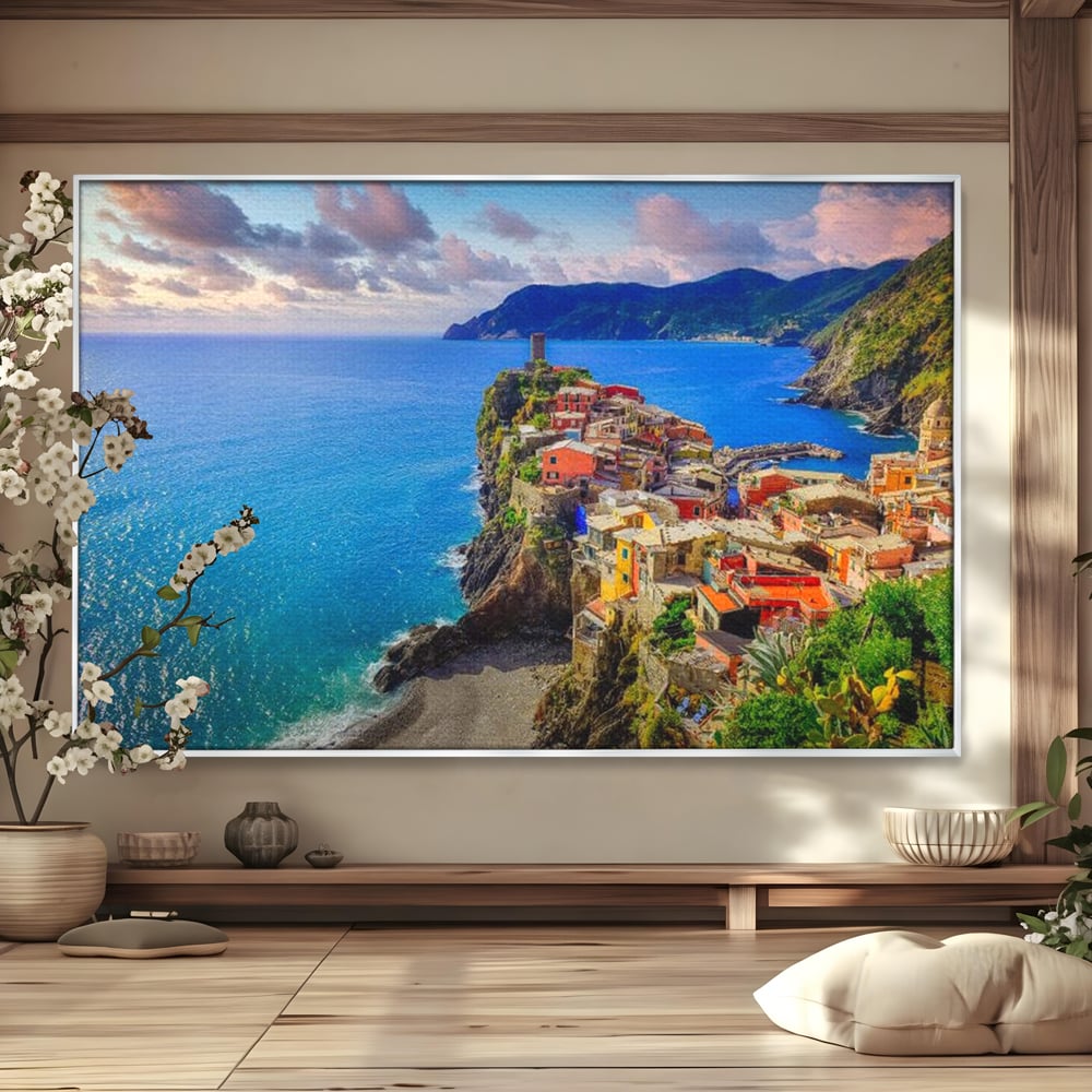 Tablou canvas cu peisaj costier italian cu sat colorat pe stanca, in rama de aluminiu argintiu
